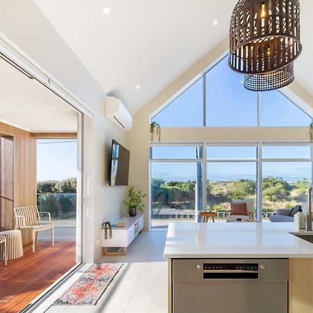 Luxury Beachside Living Elegant 3-Bedroom Haven 基督城 外观 照片