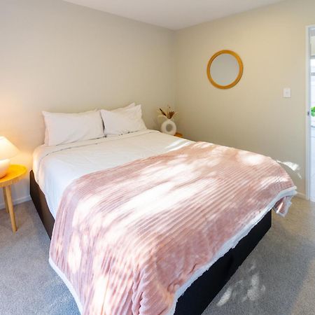Luxury Beachside Living Elegant 3-Bedroom Haven 基督城 外观 照片
