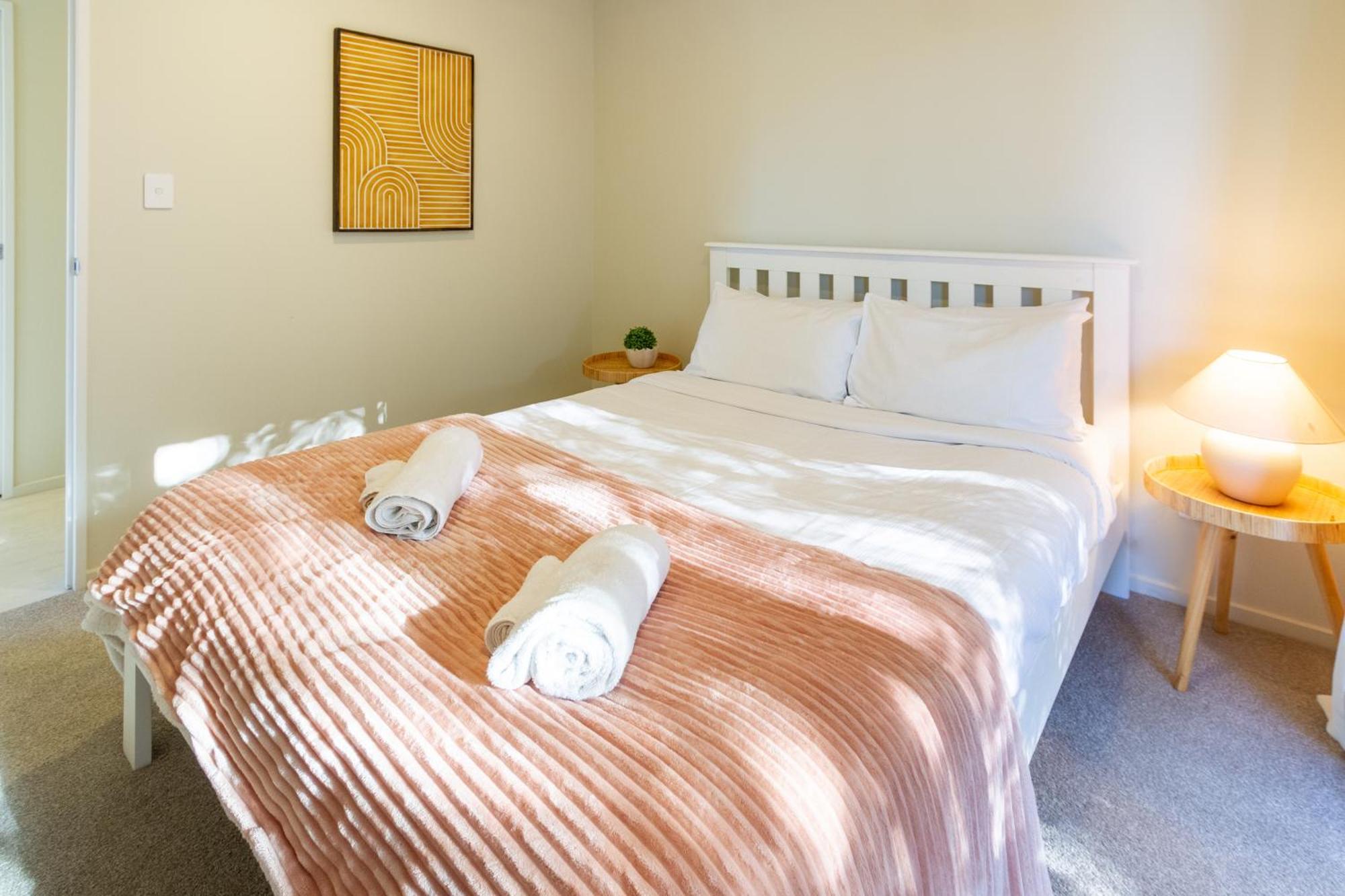 Luxury Beachside Living Elegant 3-Bedroom Haven 基督城 外观 照片
